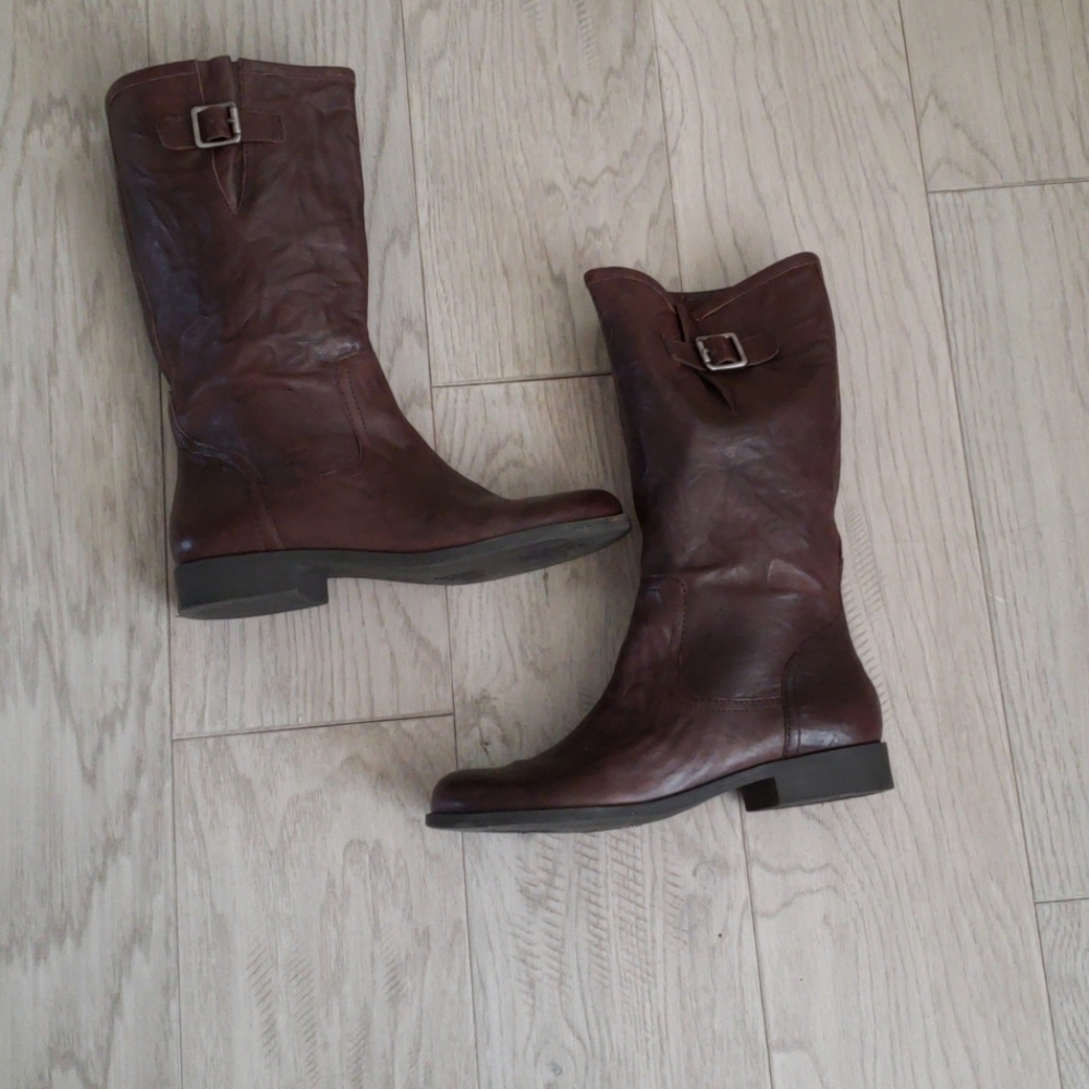 Gianni Bini brown leather flat boots sz 9